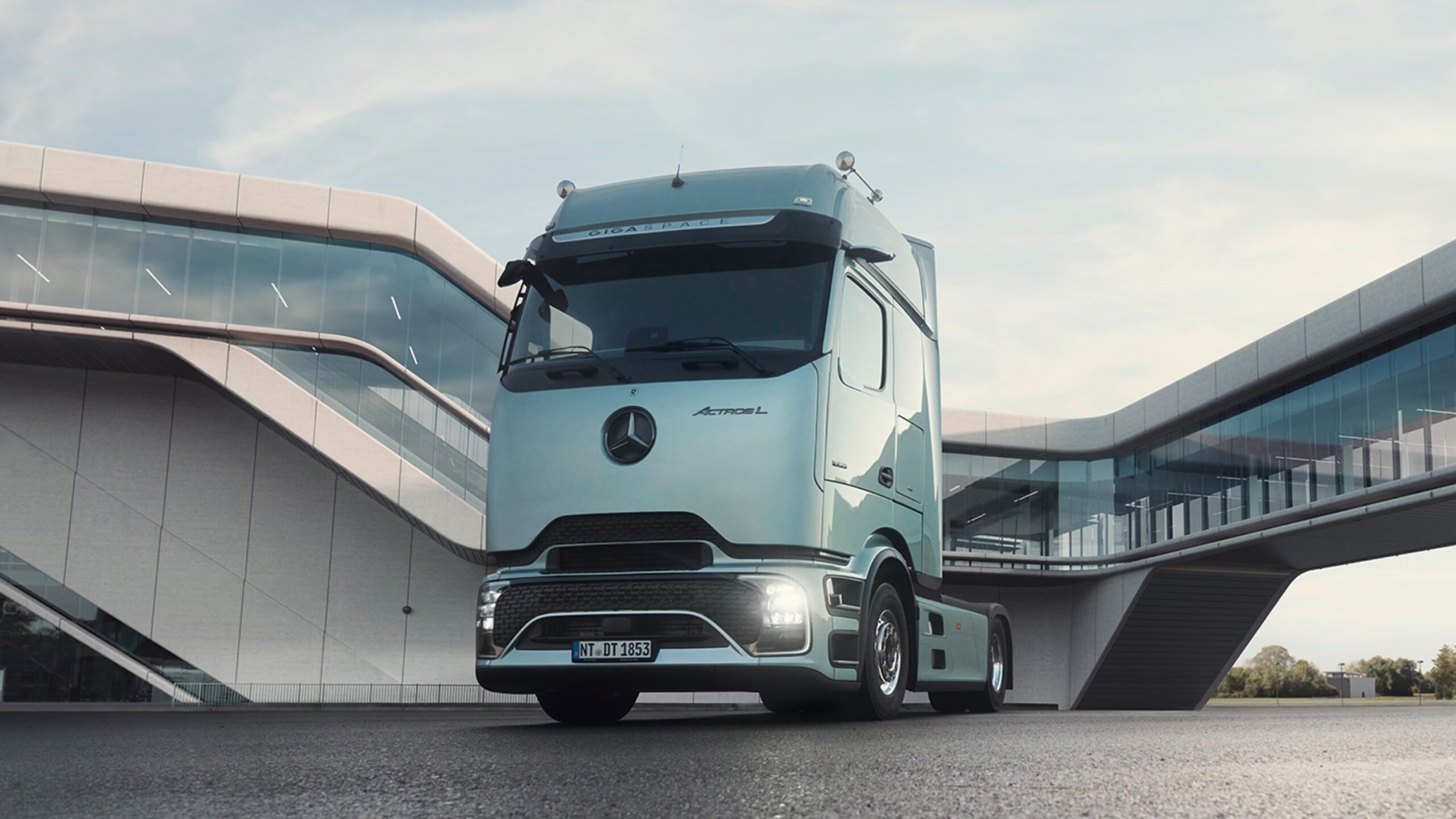 Magictrain investe nella logistica: arriva il nuovo Mercedes Actros L
